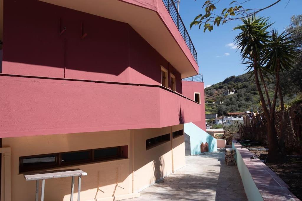 Enelladi Apartment *